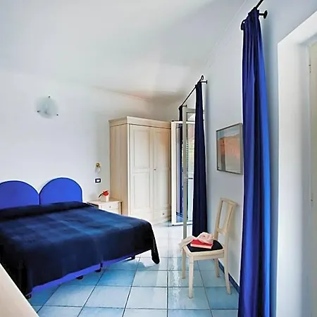 Iulia Otel Ventotene