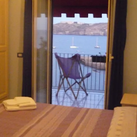 Iulia Otel Ventotene